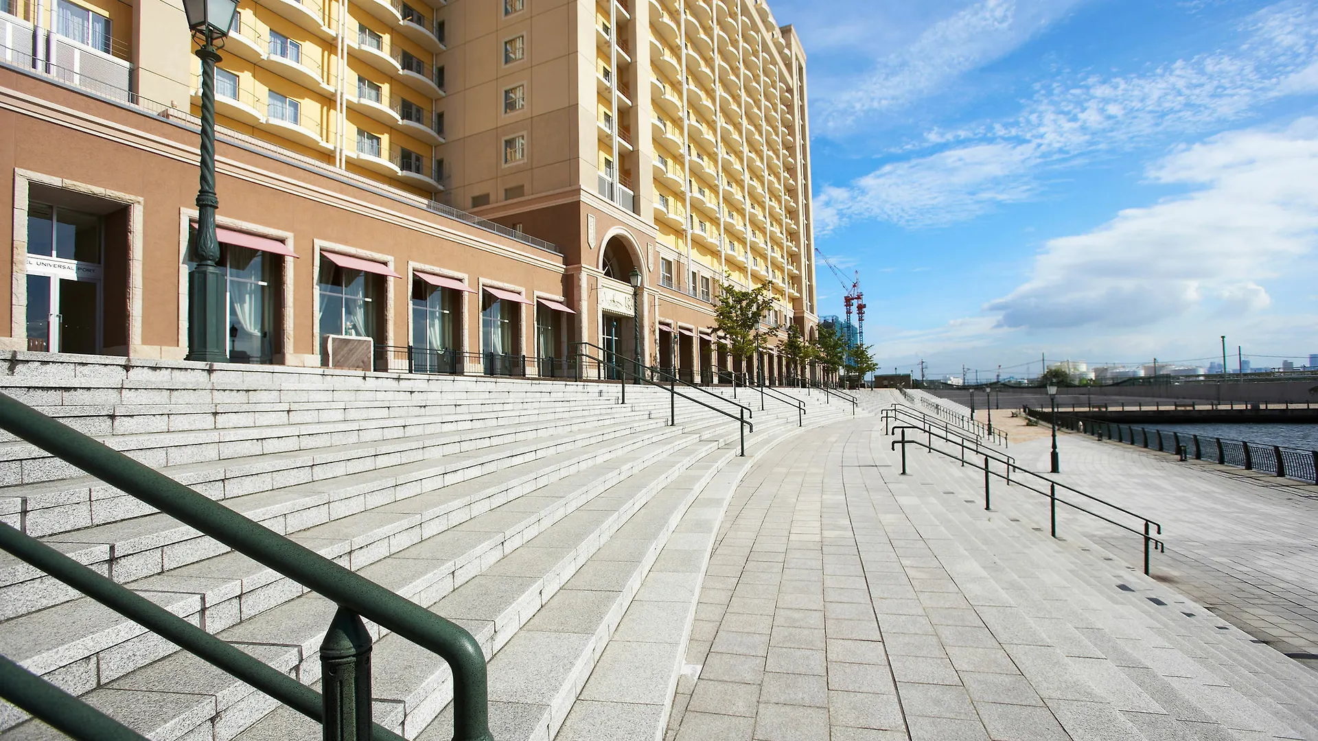 Hotel Universal Port Ósaka 4*,